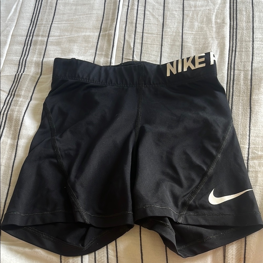 Xs Nike pros